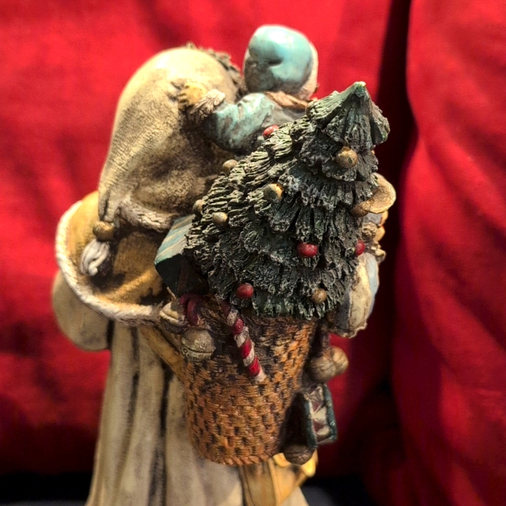 Santa Statue - Picture 4 of 4